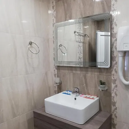 бялата роза Otel 2*